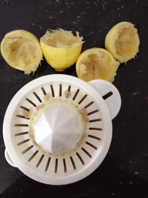 squeeze lemons for lemon drizzle